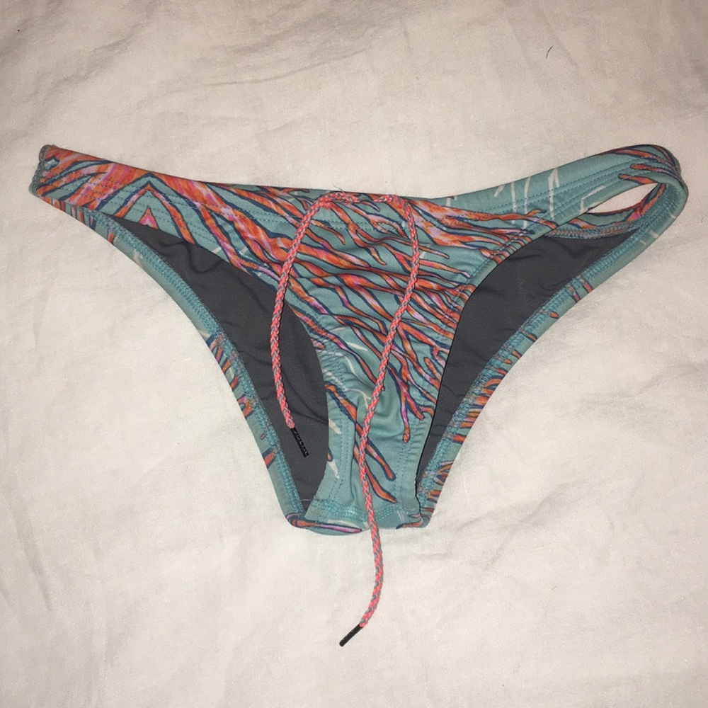 JOLYN BOTTOMS!